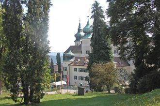 Через два года Максимилиану разрешено ве