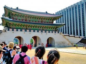 Как и многие достопримечательности Сеула