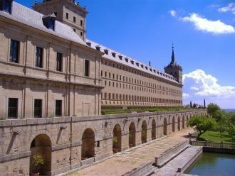 Дворец обладает в общей сложности около 