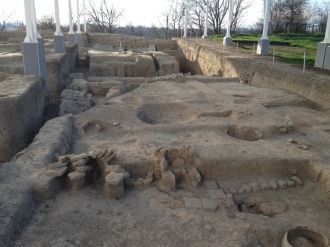 В ходе археологических раскопок здесь бы