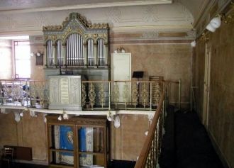 Интерьер церкви выполнен в стиле барокко