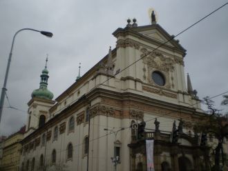 В декоративной росписи церкви участвовал