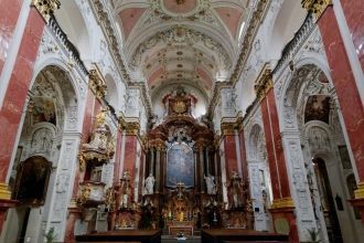 Но иезуиты занимали настолько сильную по