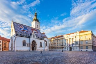 На мощеной площади Святого Марка так же 