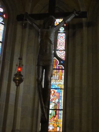 В 1936-1938 годах известный скульптор Ив