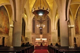 Интерьер церкви Святого Марка в Загребе.