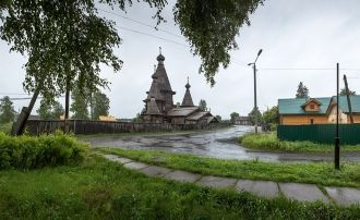 До конца 1940х годов памятники деревянно