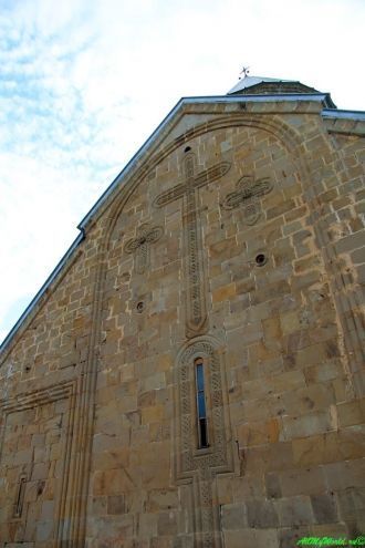 В храмах уцелели фрески, считающиеся одн