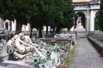 Кладбище в своем облике хранит не только