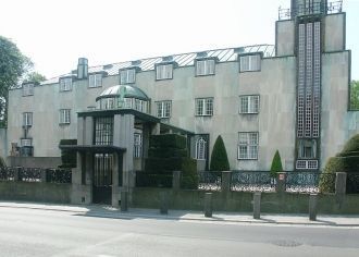 В 1976 году его признали памятником архи