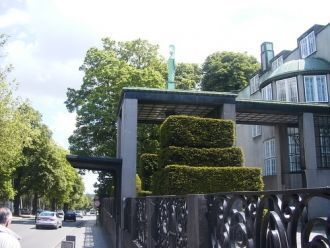 В качестве материалов художники использо