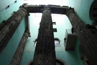 Римские колонны на Готическом квартале.