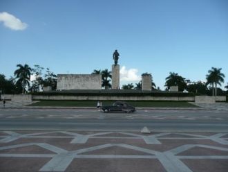 Мавзолей Че Гевары. Площадь перед мавзол