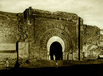 Древнее изображение ворот Баб Агнау.