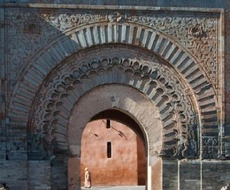 С берберского Баб-Агнау переводится как 