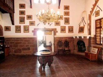 Внутреннее убранство замка Дувисиб.