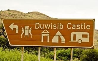 Дорожный указатель Замок Дувисиб.
