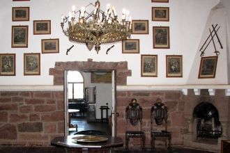 Внутри замок Дувисиб не менее прекрасен,