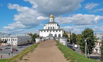 Высота самой арки была около 14 м, до си