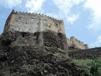 Крепость в основном состояла из обширной