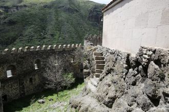 Крепость Хертвиси имеет два потайных ход