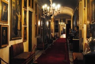 Получив этот замок в качестве свадебного