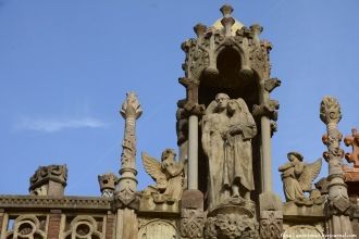 Стоит отметить, что над этим архитектурн