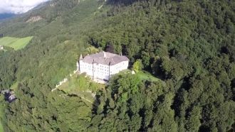 Замок Трацберг с высоты птичьего полета