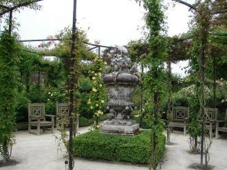 Замок Алнвик славится и своими живописны