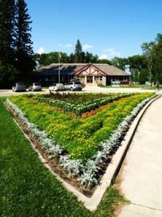 Перед входом в парк можно увидеть информ