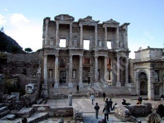 Руины библиотеки в Пергаме.