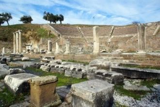 Своим богатством и славой он был обязан 