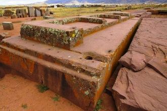 Монолиты искусно отделаны, в них с больш