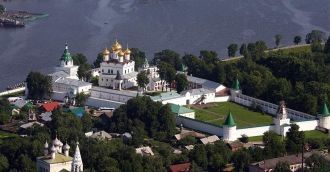 Монастырь расположен близ города Костром