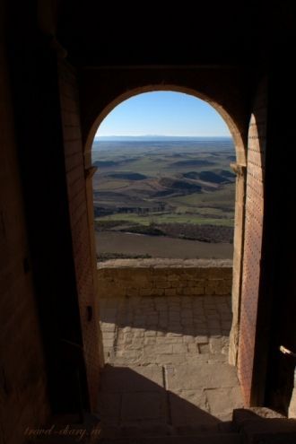 Вход в замок.