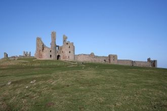 Обустройством замка, несмотря на его цен