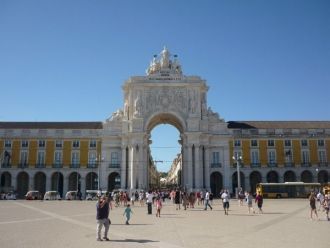 Триумфальная арка, с вершины которой отк