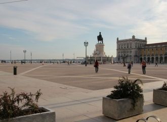 Площадь Коммерции - самая знаменитая пло