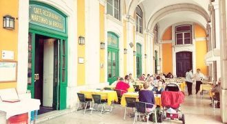 На площади Коммерции расположен один из 