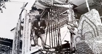 Строительство дома из бутылок в Гяндже