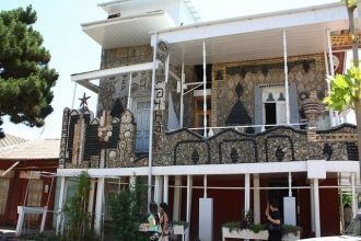 В одночасье этот дом стал излюбленным ме