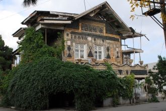 После смерти архитектора дом заметно обв