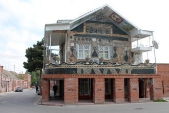 Джафаров начал строить дом в 1966 году. 