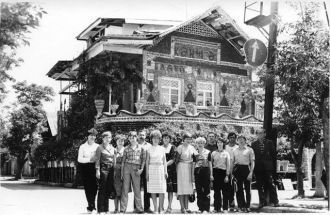 Дом из бутылок в Гяндже, 1985