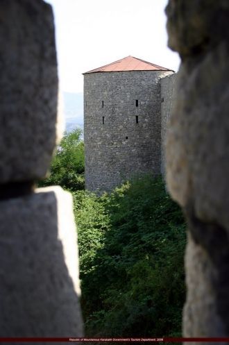 Согласно армянской версии, Панах Али спр