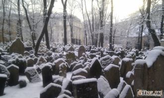 Старое еврейское кладбище - зимний вид.