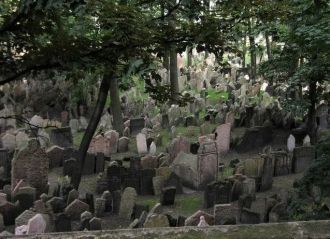 В прошлом, когда на кладбище заканчивало