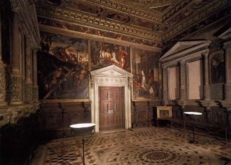 Зал Альберго в Скуола Сан-Рокко.  В само