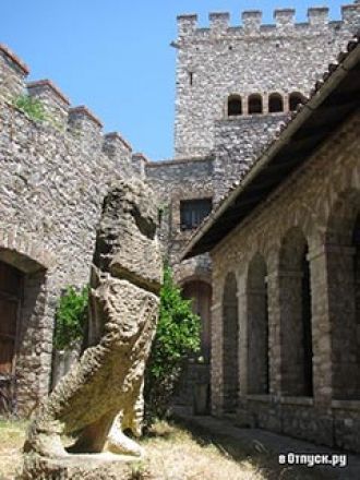 По мнению Вергилия, Бутринти был возведе