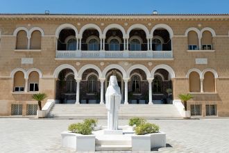 Сегодня Дворец архиепископа - это резиде